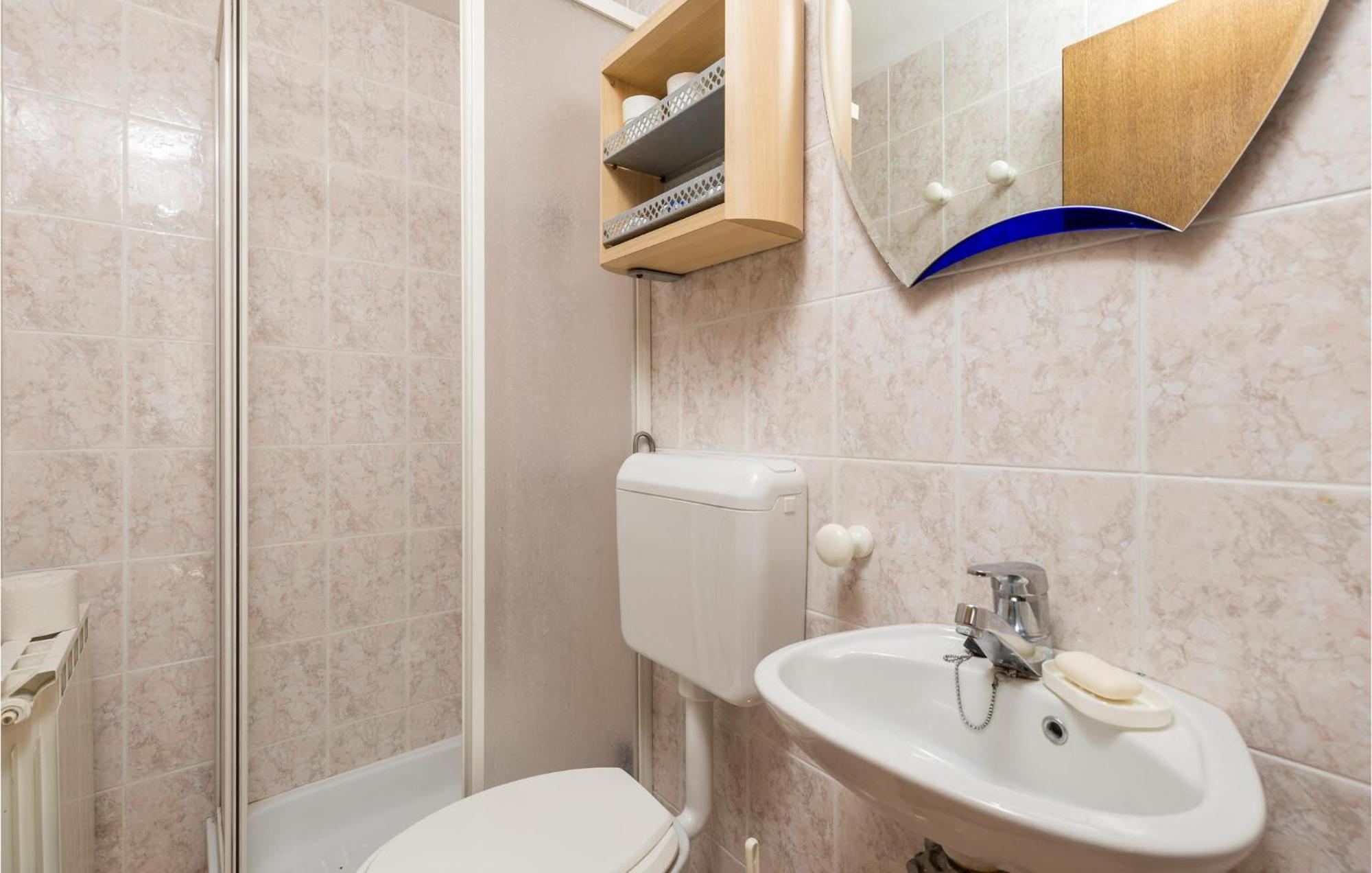 Lovely Apartment In Veli Losinj With Kitchen Extérieur photo