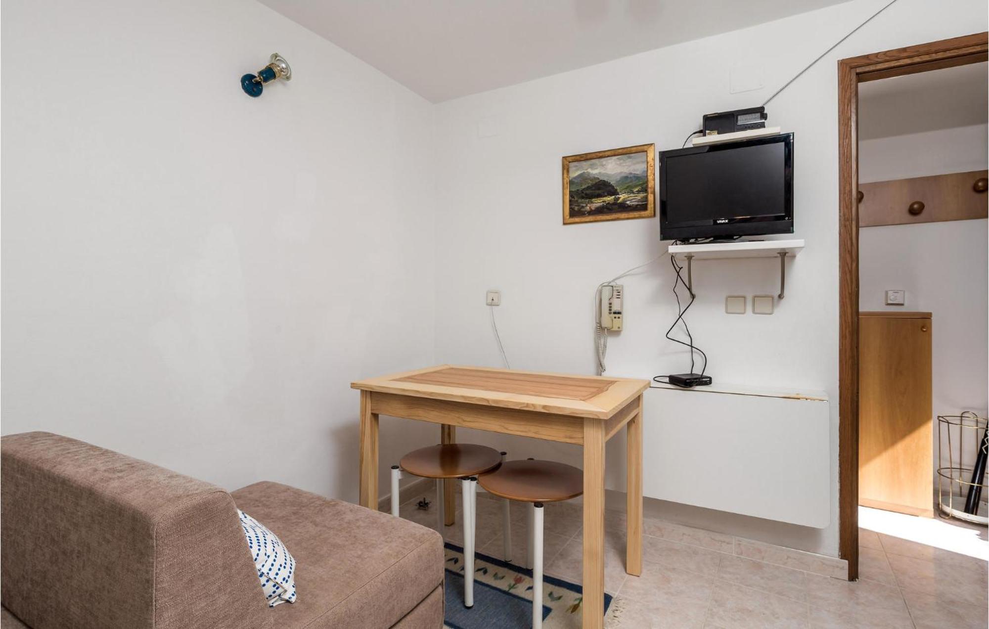 Lovely Apartment In Veli Losinj With Kitchen Extérieur photo