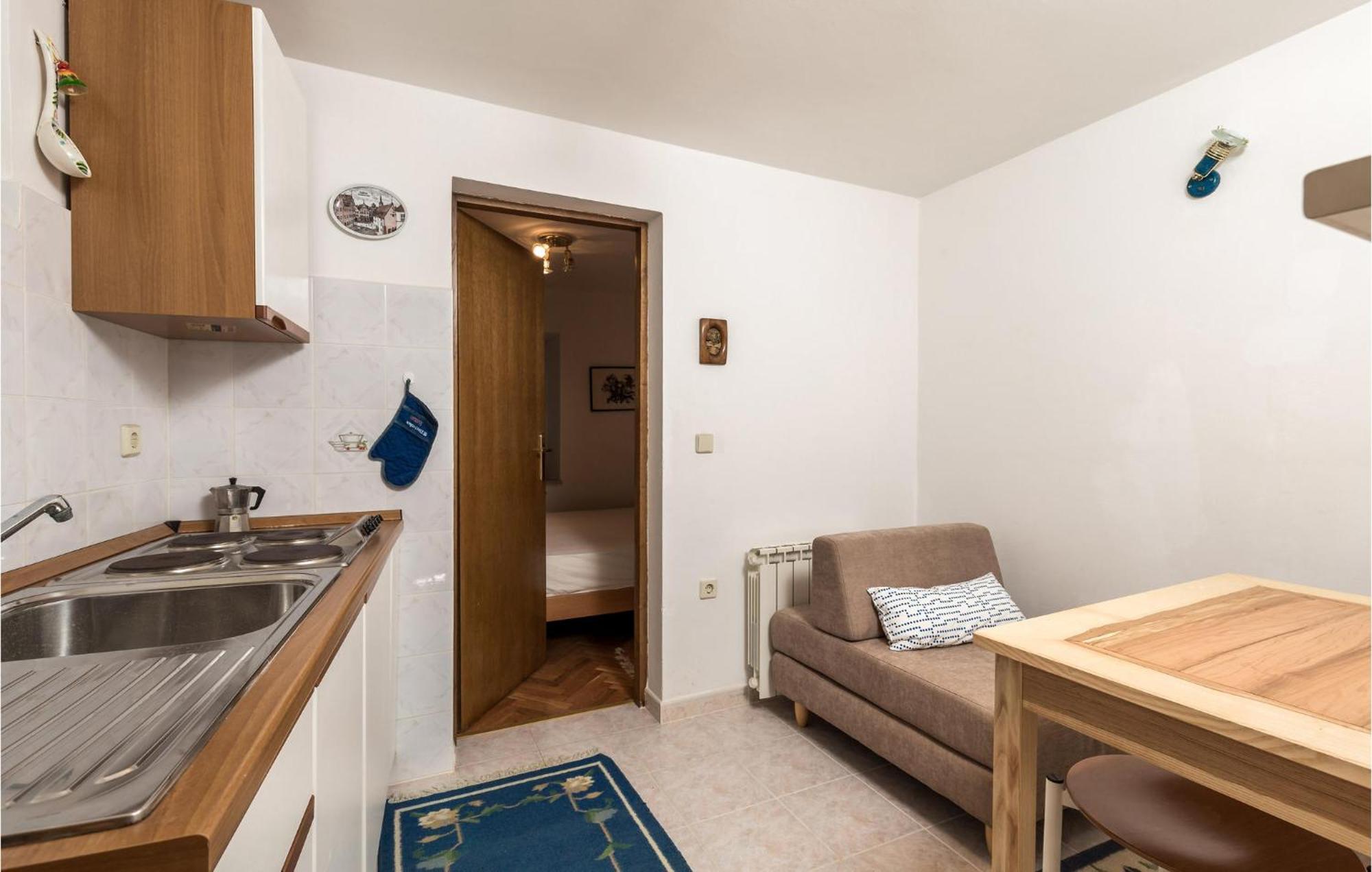 Lovely Apartment In Veli Losinj With Kitchen Extérieur photo