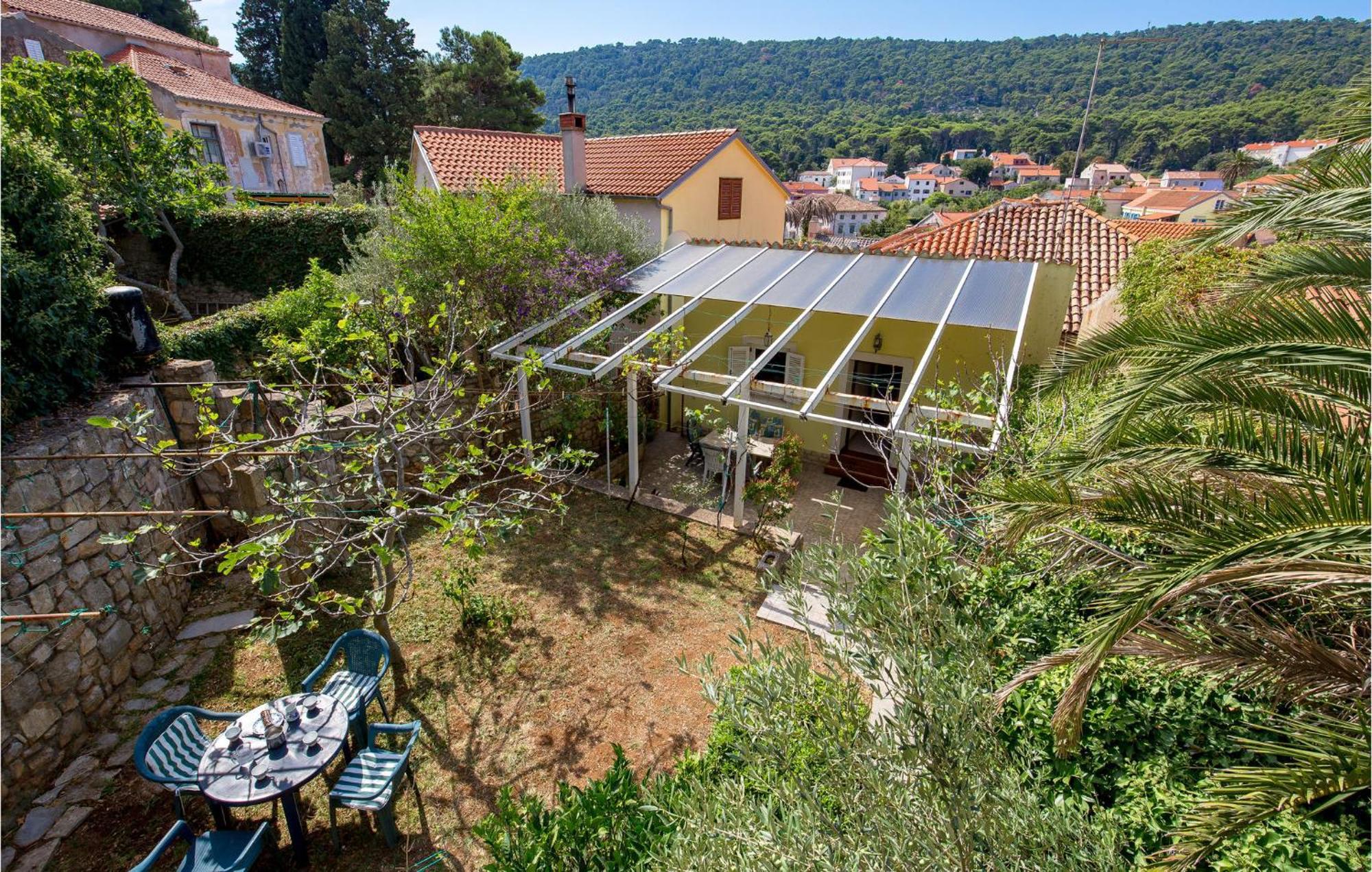 Lovely Apartment In Veli Losinj With Kitchen Extérieur photo
