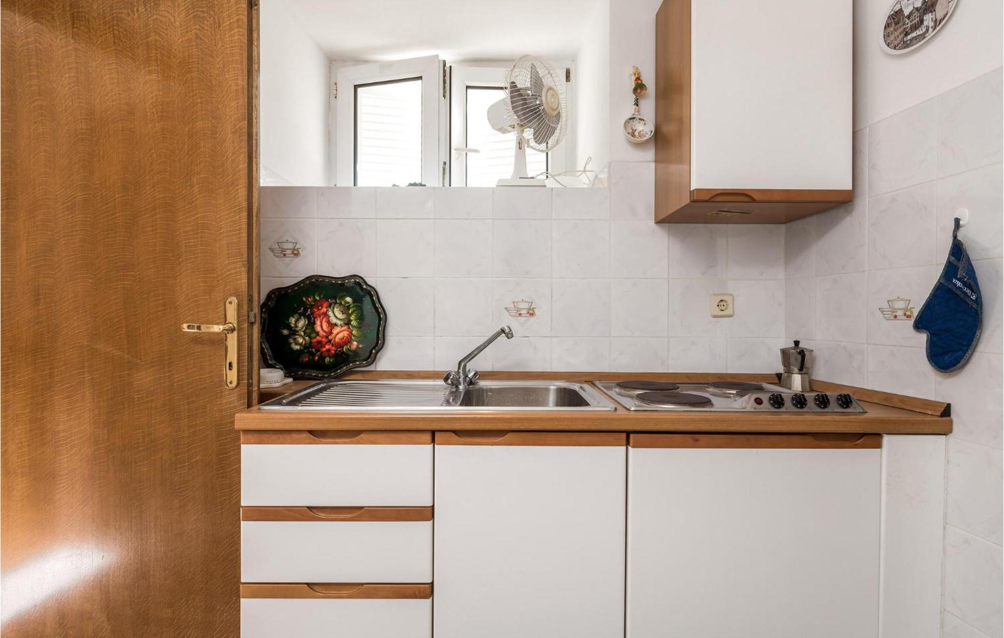 Lovely Apartment In Veli Losinj With Kitchen Extérieur photo