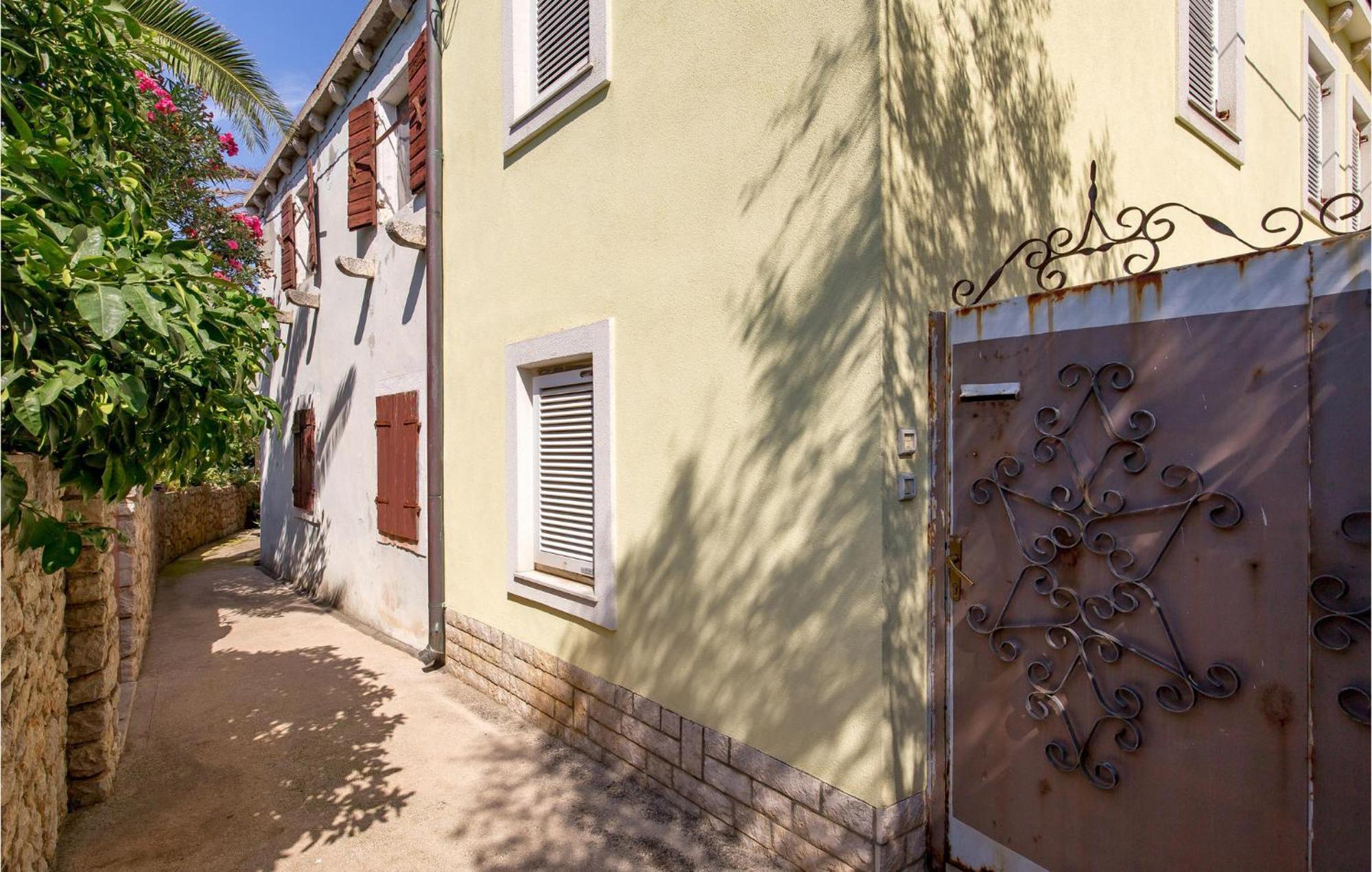 Lovely Apartment In Veli Losinj With Kitchen Extérieur photo