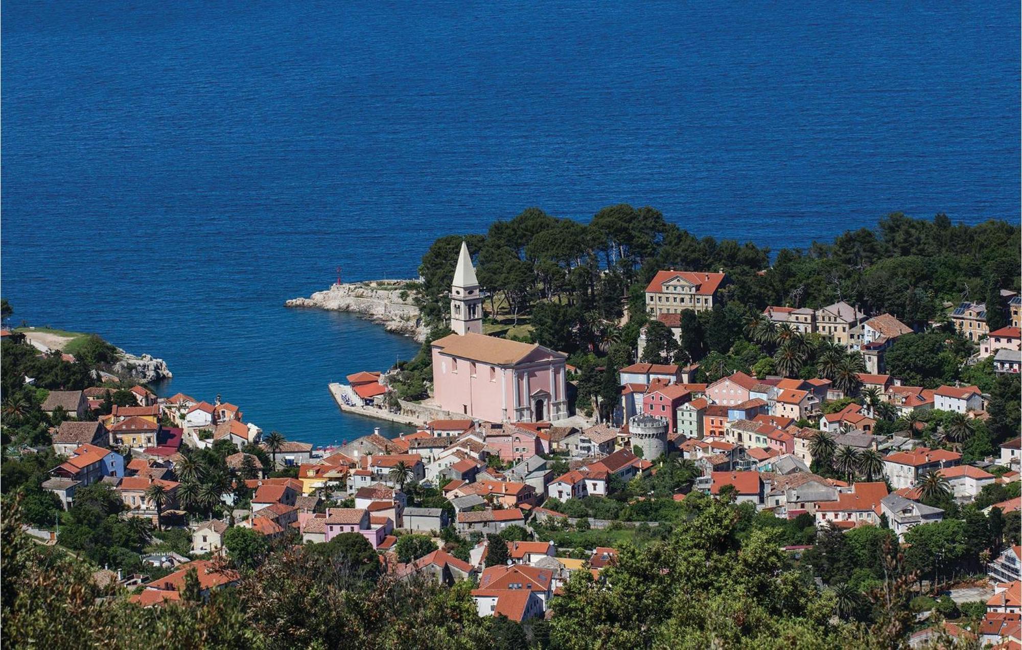 Lovely Apartment In Veli Losinj With Kitchen Extérieur photo
